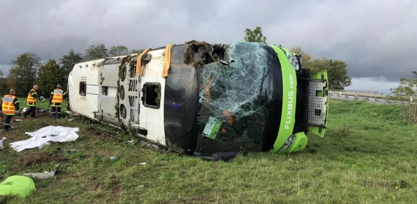 Γαλλία: Σοκαριστικό τροχαίο με ατύχημα λεωφορείου με 33 τραυματίες – Eίχε προορισμό το Λονδίνο